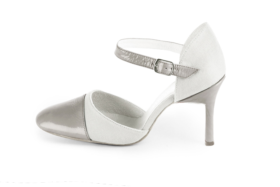 Pearl grey and pure white elegant closed-back heels, with an instep strap. Round toe. High slim heel. - Florence KOOIJMAN